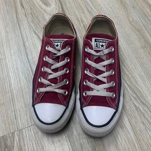 Converse All Star maroon sneaker